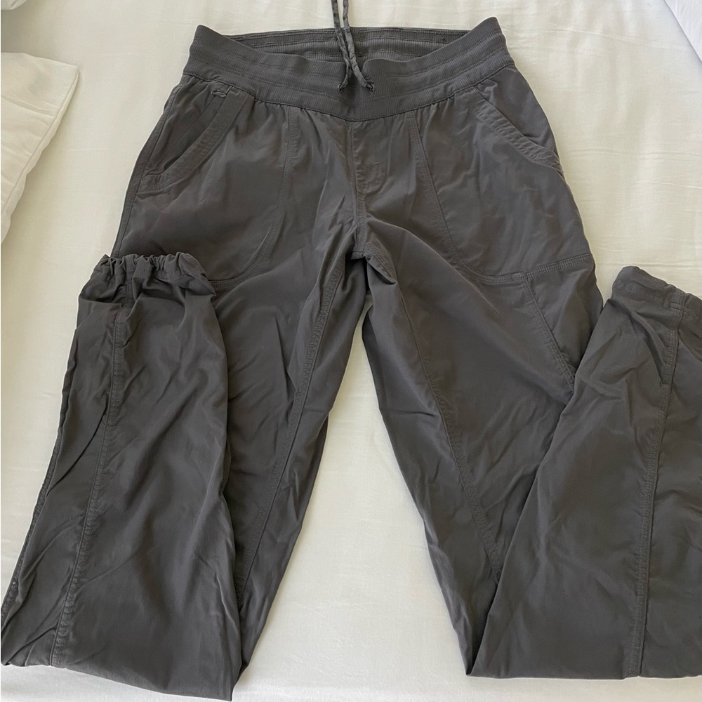 The North Face Aphrodite 2.0 Pant and capri for women. Size M